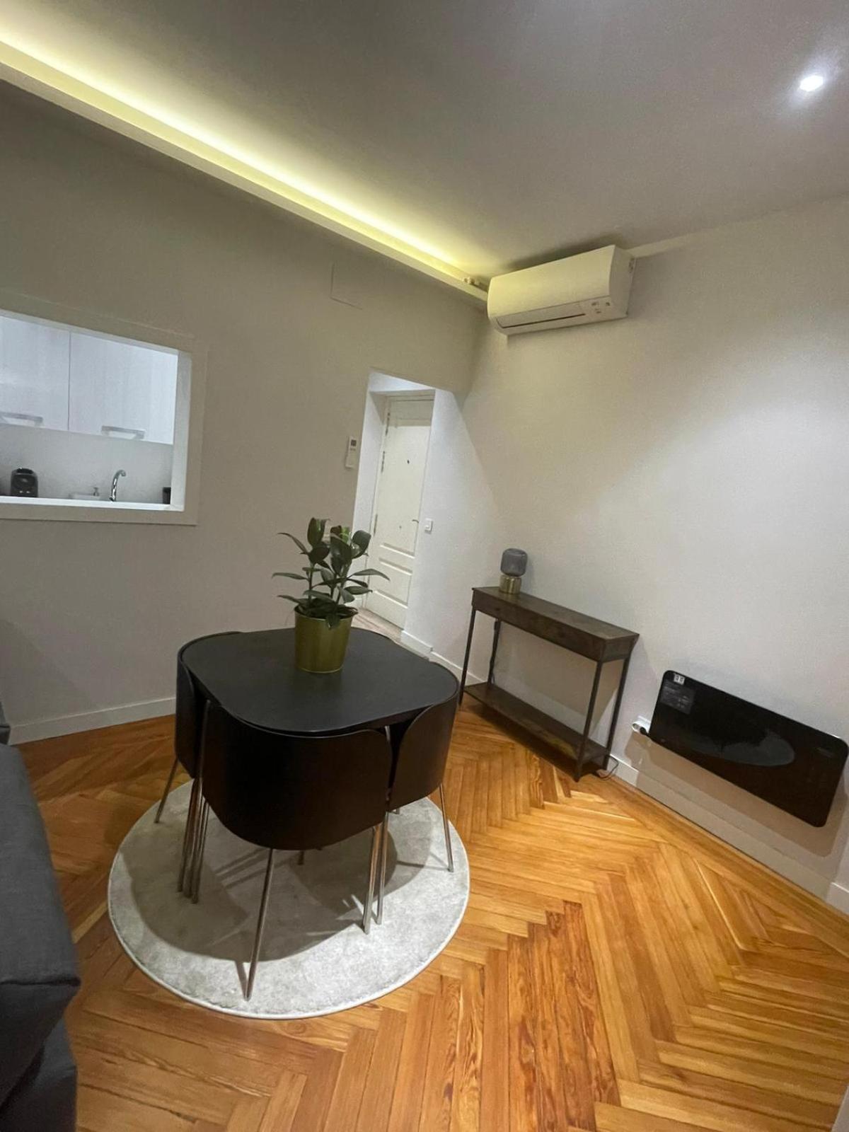 Apartment In Monumental Square Madrid Center Esterno foto